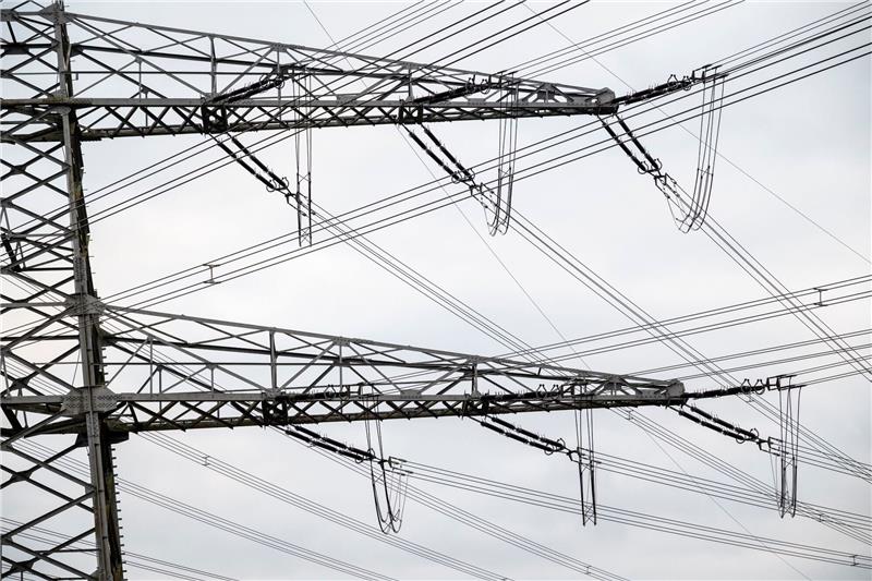 Laut einer Umfrage sind einige Unternehmen von kurzen Stromausfällen betroffen - das kann teuer werden.