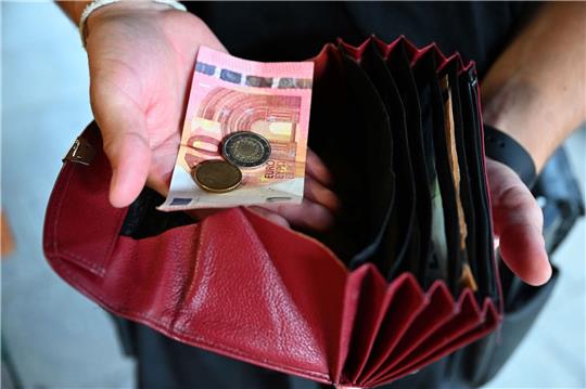Laut einer Umfrage zahlen viele Deutsche im Urlaub vorzugsweise mit Bargeld.