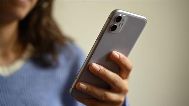 Umfrage: Deutsche wollen weniger Zeit am Handy verbringen Laut einer repräsentativen Umfrage nehmen sich immer mehr Menschen vor, weniger Zeit am Handy zu verbringen. (Symbolbild)