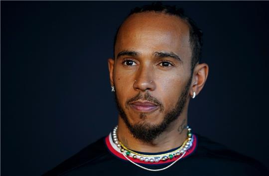 Laut eines Medienberichts soll Lewis Hamilton Gespräche mit Ferrari geführt haben.