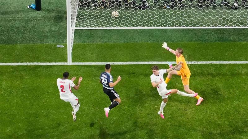 Vier weitere Jahre Schmerz: Auch Tuchel erlöst England nicht Lautaro Martinez trifft zum 2:1 für Argentinien.