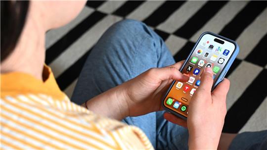 Laute Rufe nach Altersschranken für Jugendliche bei Social Media. (Symbolbild)