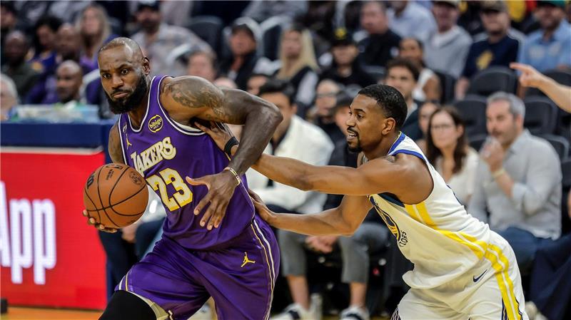 LeBron James (links) führte die Lakers zu einem Sieg bei den Warriors.
