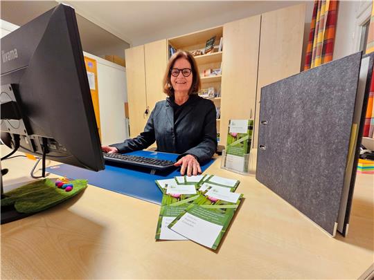 „Leben bis zuletzt“ hat mit Manuela Stoye eine neue Koordinatorin. Sie sieht das Team als Keimzelle der Hospizinitiative. Ein regelmäßiger Austausch mit den ehrenamtlichen Sterbebegleitern ist für sie essenziell. Foto: Potthast
