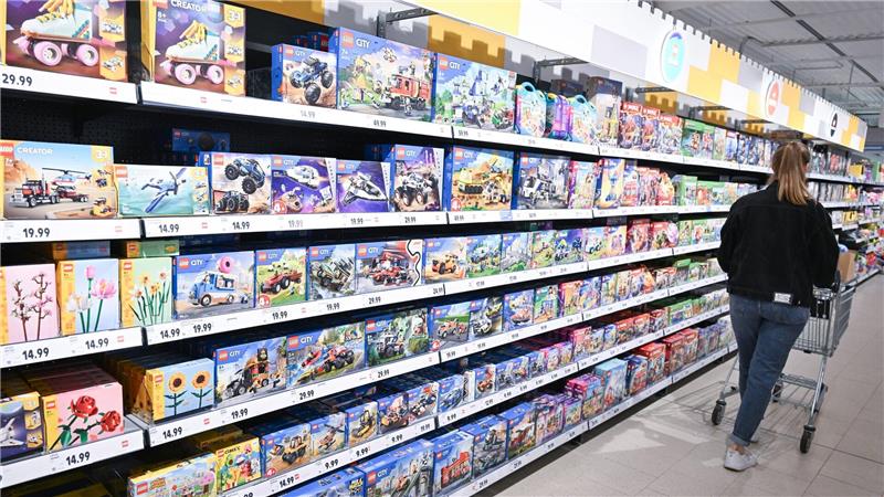 Von Fotos bis Versicherungen: Was Lebensmittelhändler bieten Lebensmittel sind das Hauptgeschäft von Discountern und Supermärkten. Mittlerweile haben sie aber deutlich mehr im Sortiment. (Archivbild)