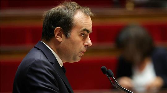 Lecornu hatte den Haushalt ohne Endabstimmung durch die Nationalversammlung gedrückt. (Archivbild)