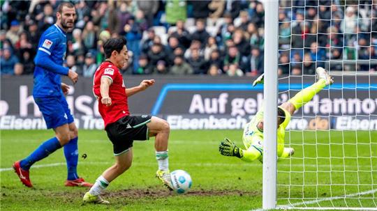 Lee gelingt gegen Darmstadt der Ausgleich.
