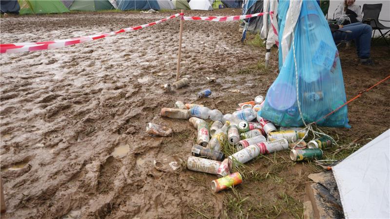 Umwelthilfe übt Müllkritik an Musikfestivals Leere Dosen sind nur ein Beispiel für Müll, der bei einem Festival anfallen kann.