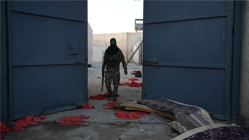 Leere Zellen und zurückgelassene Häftlingskleidung im al-Schaddadi-Gefängnis Anfang der Woche. 