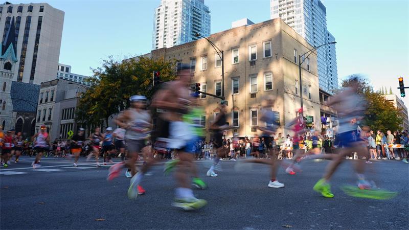 Leichtathletik: Marathon. Läufer nehmen am Chicago Marathon teil.