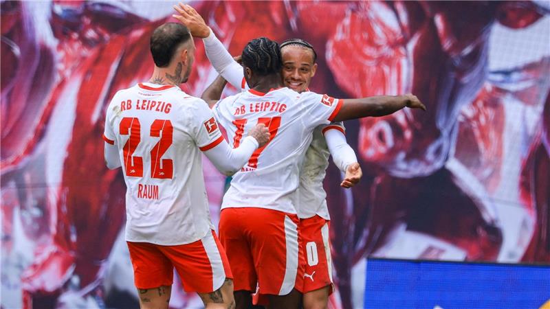 Schwung für Pokalfinale: Stuttgart siegt in Leipzig Leipzig ging zweimal in Führung.