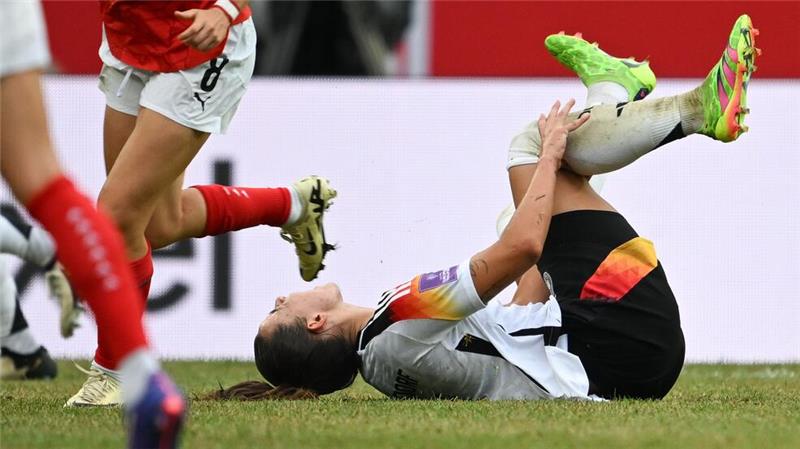 Lena Oberdorf muss wegen einer Knieverletzung pausieren.