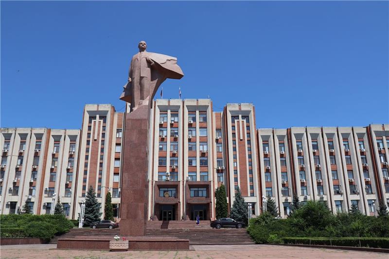 Separatisten in Transnistrien bitten Russland um „Schutz” Lenin-Statue vor dem Parlamentsgebäude in Tiraspol im Separatistengebiet Transnistrien.