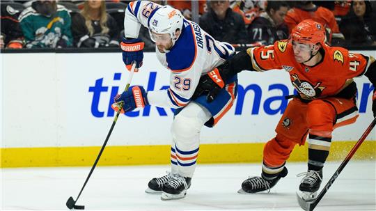 Leon Draisaitl konnte das Playoff-Aus der Edmonton Oilers erst einmal abwenden. (Archivfoto)
