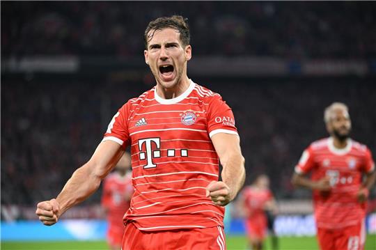Leon Goretzka von München jubelt über sein Tor zum 3:1.