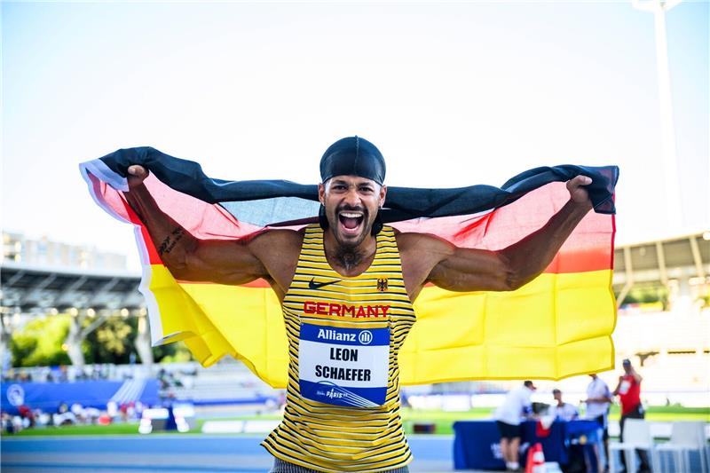 Léon Schäfer sprang bei der Para-WM in Paris zu Gold.