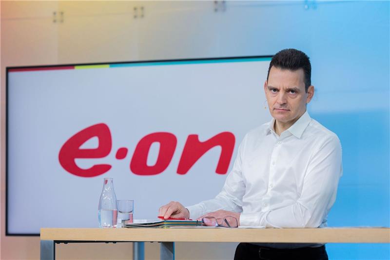 Eon schließt Preiserhöhungen nicht aus Leonhard Birnbaum, Vorstandsvorsitzender des Energiekonzerns eon, spricht bei der Bilanzpressekonferenz in Essen.
