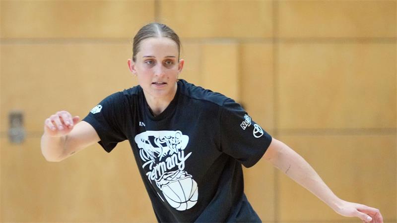 Basketballerinnen starten WM-Mission - „Cooles Event“ Leonie Fiebich ist der Star bei Deutschlands Basketballerinnen.