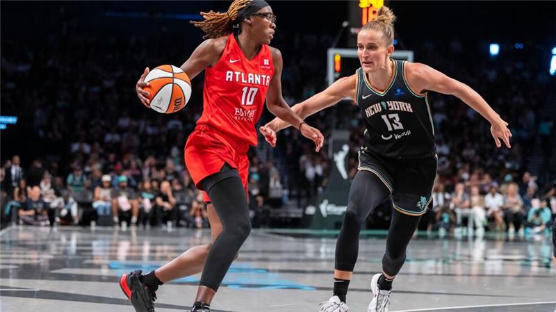 Leonie Fiebich (r) könnte gleich in ihrer ersten Saison den Titel holen.