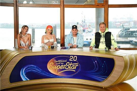 Leony (l-r), Katja Krasavice, Pietro Lombardi und Dieter Bohlen, Jury-Mitglieder der Castingshow «Deutschland sucht den Superstar».