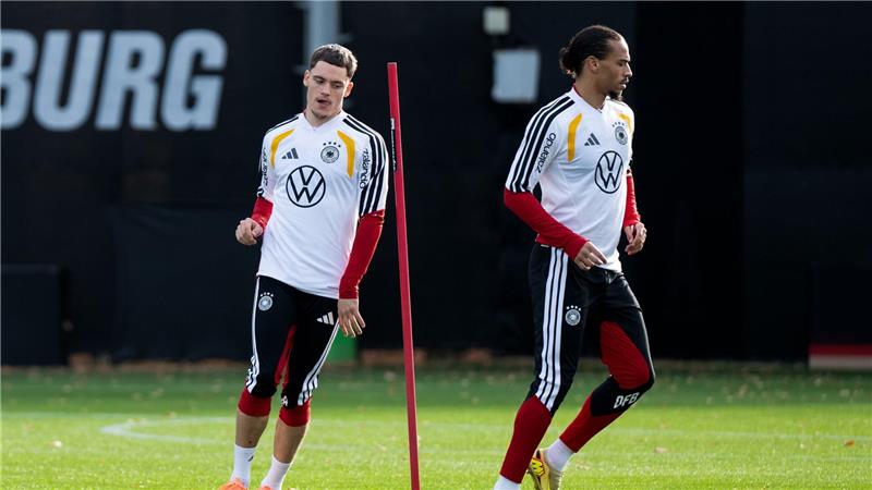 Leroy Sané (r) steht im Fokus.