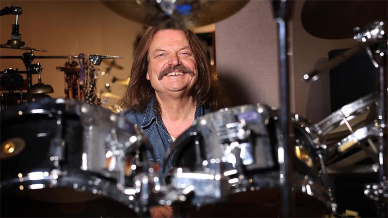 Leslie Mandoki: „Wir sind irgendwo falsch abgebogen“ Leslie Mandoki schrieb in seinen Asylantrag, dass er mit Ian Anderson und anderen Musikern spielen wolle. Sein Traum wurde wahr. (Archivbild)