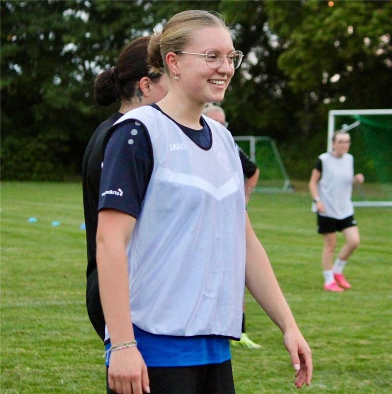 Die Hahndorferin Amalia Saupe trainiert ein Mädchenteam in Afrika Letzte Einheiten daheim: Bald trainiert Amalia Saupe in Sambia eine Mädchenmannschaft.