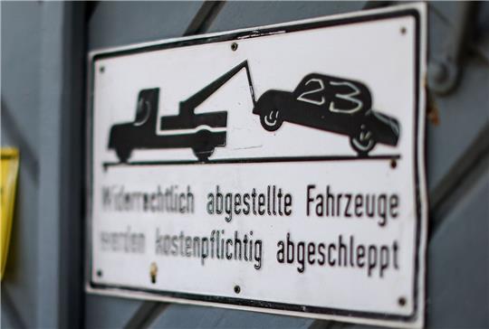 Letzte Warnung: Wer die Augen vor dem Parken und Verlassen des Autos gut aufmacht, kann sich viel Ärger sparen.