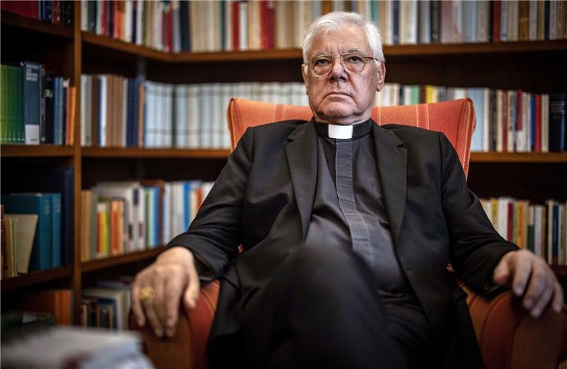 «Letztlich ist es so, dass der Papst im Kreis seiner Freunde ein Abschlussdokument nach eigenem Gusto rausgibt. Und das ist durchaus fragwürdig», sagt der deutsche Kardinal Gerhard Ludwig Müller.