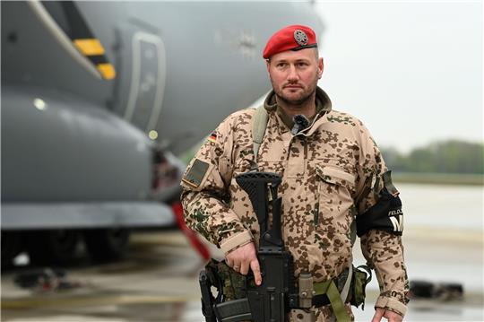 Leutnant Konstantin Brabsche (40), Zugführer (II. Zug) in der 9. Kompanie des Feldjägerregiments 2 im hessischen Fritzlar.