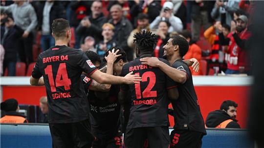 Leverkusen jubelt über das 5:3 gegen Wolfsburg. 