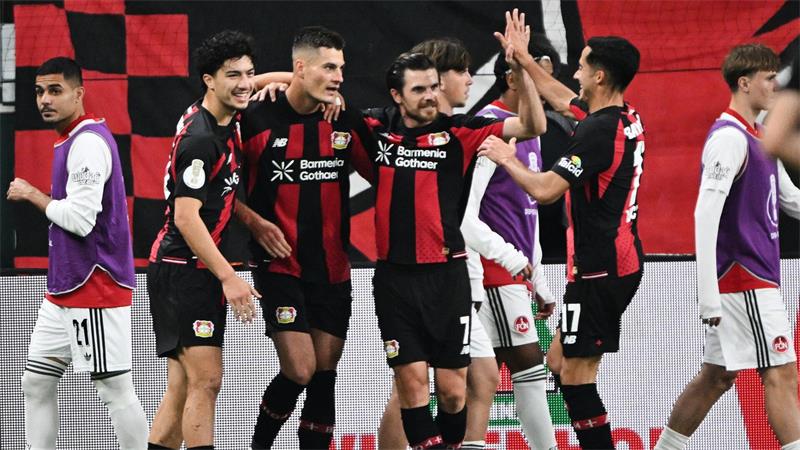 Nach Aufholjagd: Bayer 04 wendet Pokal-Aus gegen Nürnberg ab Leverkusen jubelt über den Treffer zum 3:2.