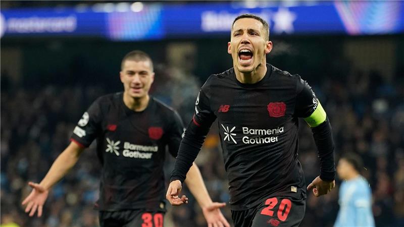 Leverkusens Alejeandro Grimaldo jubelt nach seinem Treffer zum 1:0. 