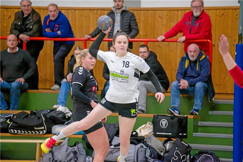 Die LiSa-Luchse sind weiter auf Wanderschaft LiSa-Trainer Fabian Matthes sieht auf „Youngster“ Leonie Reske künftig „immer mehr Verantwortung zukommen. Sie wird immer besser.“ Foto: Drechsler