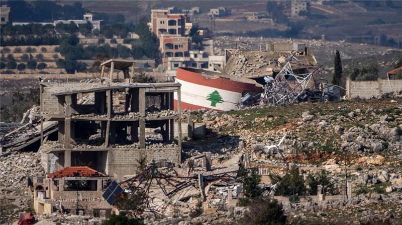 Israel zieht sich bis auf fünf Posten aus Südlibanon zurück Libanesisches Dorf, aufgenommen von Israel aus. (Archivbild)
