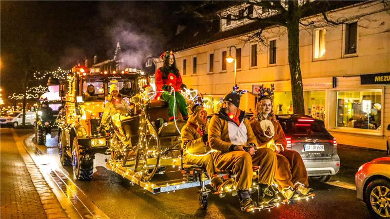 Lichterfahrt der Traktoren durch Clausthal-Zellerfeld am dritten Adventswochenen...
