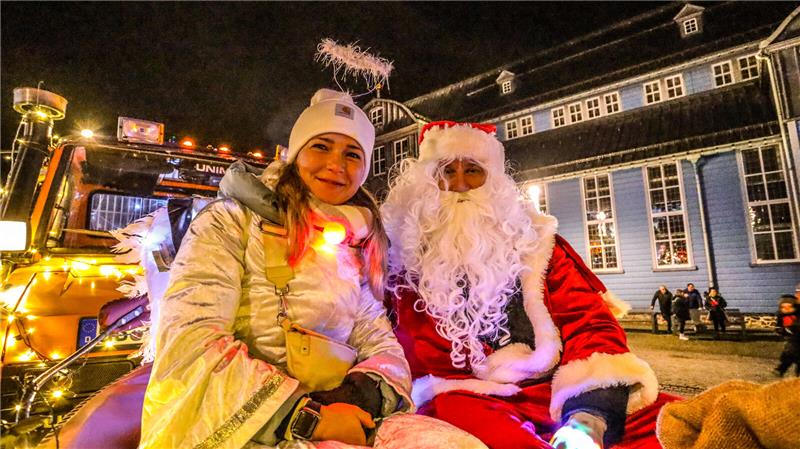 Lichterfahrt der Traktoren durch Clausthal-Zellerfeld am dritten Adventswochenen...