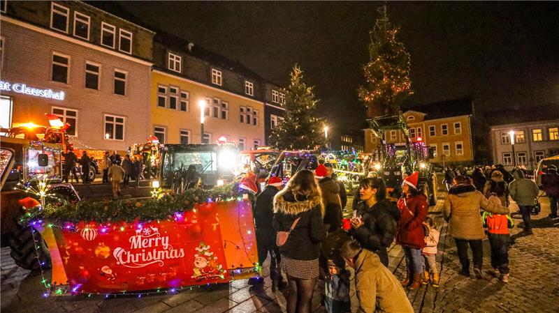 Lichterfahrt der Traktoren durch Clausthal-Zellerfeld am dritten Adventswochenen...