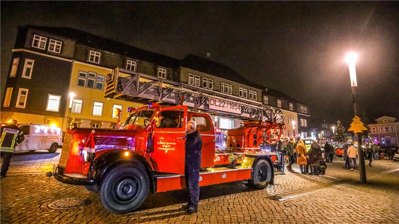 Lichterfahrt der Traktoren durch Clausthal-Zellerfeld am dritten Adventswochenen...
