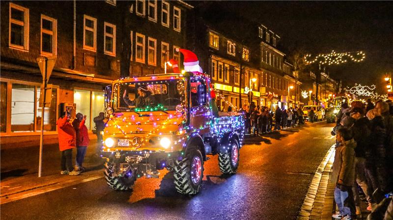 Lichterfahrt der Traktoren durch Clausthal-Zellerfeld am dritten Adventswochenen...