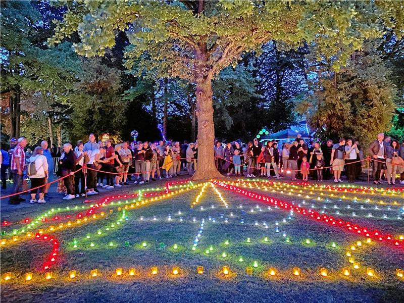 Bad Harzburg will das Lichterfest 2023 streichen Lichterglanz im Casinopark – geht es nach den Sparplänen der Stadtverwaltung wird es dieses Bild aus dem August 2022 im kommenden Jahr nicht geben. Das große Stadtfest soll aus Kostengründen nur noch alle zwei Jahre veranstaltet werden. Ersparnis: 200.000 Euro pro Jahr. Fotos: Schlegel