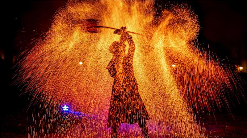 Bilder des Tages Lichterzauber in Versailles: Pyroshow eröffnet Feuerwerksnacht