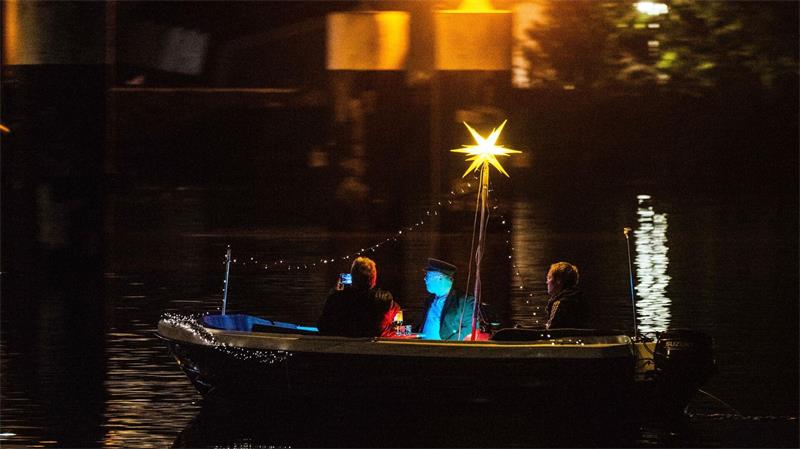 Lichtshow  bei der Feier zu 30 Jahre Peenebrücke Wolgast