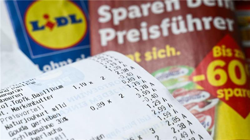 Sind Aldi und Lidl wirklich billiger als die Supermärkte? Lidl beansprucht die Preisführerschaft der Discounter.
