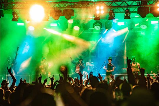 Lieferten eine überzeugende Bühnenshow: die Bremer Band Versengold. Foto: Gleisberg