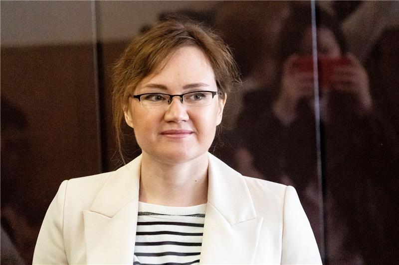 Strafe für Nawalny-Mitarbeiterin erhöht Lilia Tschanyschewa steht während einer Anhörung im Juni 2023 in einem Gerichtssaal des Kirowski Bezirksgerichts.