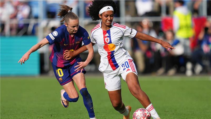Pajor und Paralluelo: Barcelona gewinnt Champions League Lily Yohannes gegen Caroline Graham Hansen (l) vom FC Barcelona: Lyon wehrt sich mit aller Macht.