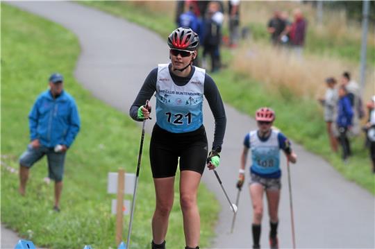 Lina Masendorf ist eine von 14 Titelträgern des Sc Buntenbock bei den Landesmeisterschaften im Skirollerlauf.  Foto: Gietemann