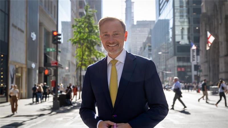 Durchbruch bei 50-Milliarden-Kredit für Ukraine erwartet Lindner ist für Gespräche mit Unternehmern in New York und reist dann zum Internationalen Währungsfonds nach Washington weiter.