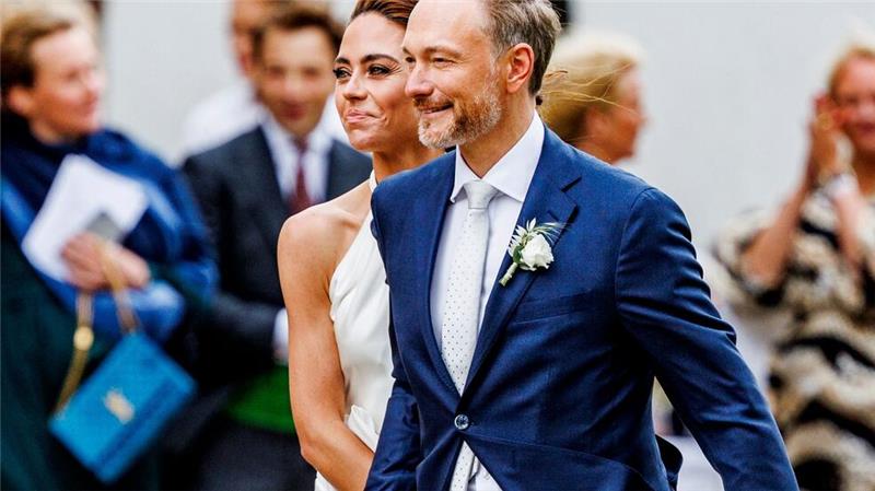 FDP-Chef Lindner und Franca Lehfeldt erwarten Nachwuchs Lindner und Lehfeldt hatten im Sommer 2022 auf Sylt geheiratet. (Archivfoto)